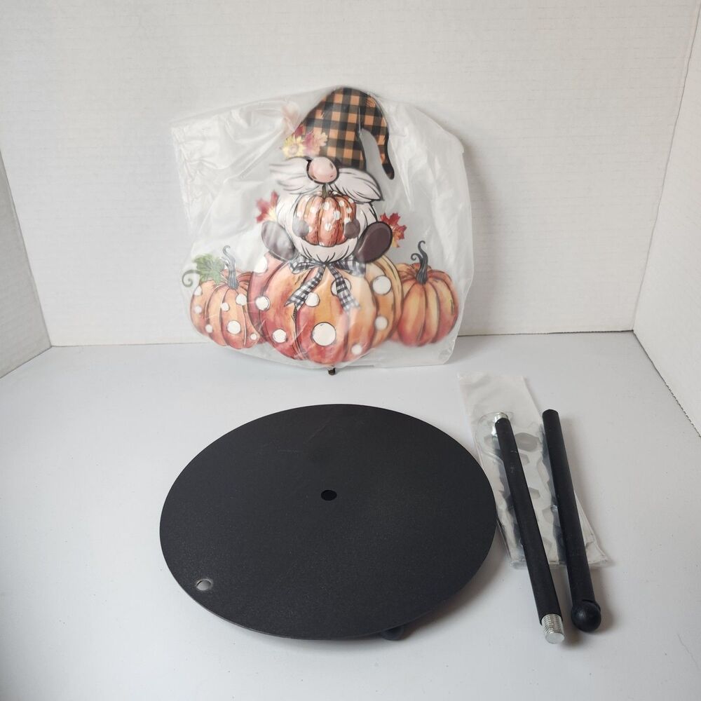 Metal Gnome Fall Paper towel Holder